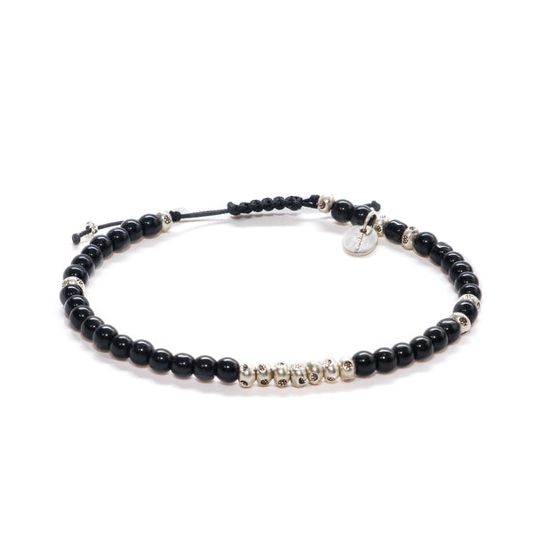 Enhance your look with the exclusive Macramé 4mm Onyx Karen. Crafted with attention to detail in France, this onyx and silver pearl bracelet is sure to impress with its elegant and tasteful design. Elevate your style with this exquisite piece of jewelry and make a lasting impact no matter the occasion.