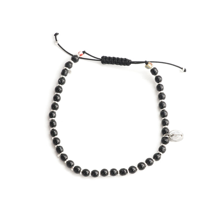 Discover the timeless elegance of our luxurious Macramé 4mm Onyx & Silver bracelet. Handcrafted in France to the highest standards, it is made of genuine sterling silver and genuine onyx gemstones, for a beautiful finish that will leave you feeling dressed to impress. Refined and sophisticated, this bracelet will add a touch of glamour to any outfit.